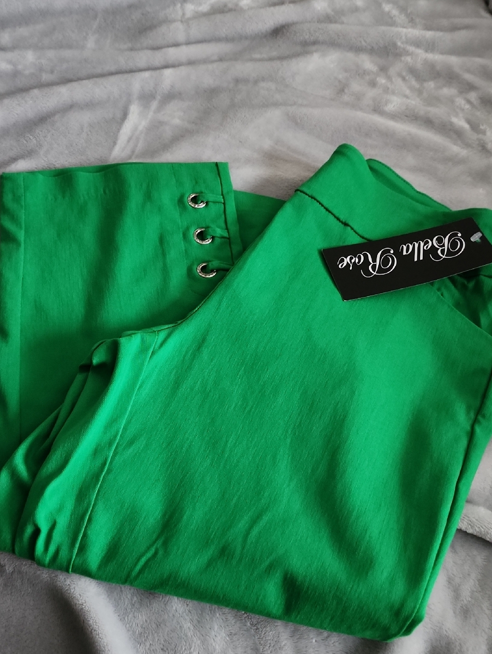 New Without Tags Price Tags.Kelly Green Capris with Eyelet Detail
